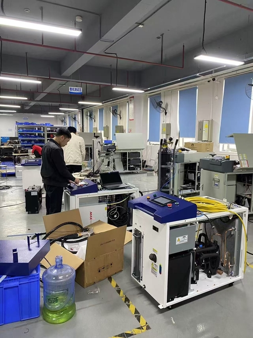 Ultime notizie aziendali su Shenzhen Hanwei Laser: i tecnici producono macchine secondo gli standard professionali