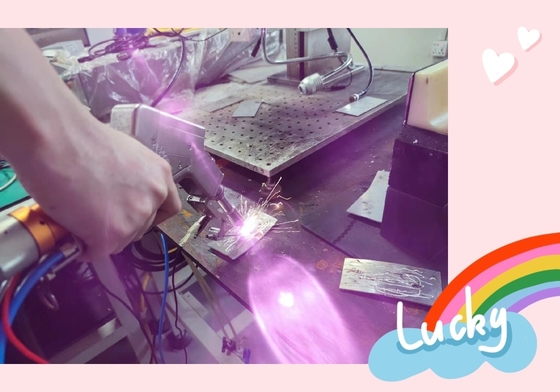 Un buon prezzo. Lenti riflettenti con testa di saldatura laser a fibra di 3000W compatibili con vari laser a fibra in linea